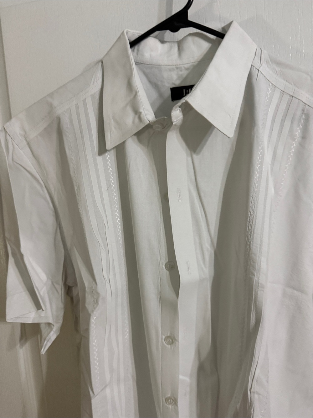 Men's White Short-Sleeve Button-Down Shirt - Classic Collared Style cotton